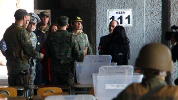 Santiago, 3 de septiembre de 2022.
Militares se despliegan en el local de votacin estadio nacional para la custodia de las urnas instaladas en el recinto deportivo por el plebiscito
Dragomir Yankovic/Aton Chile