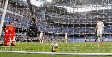 Los jugadores del Real Madrid decepcionados por haber encajado el segundo del Almería. 