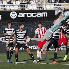 El Almería se desangra