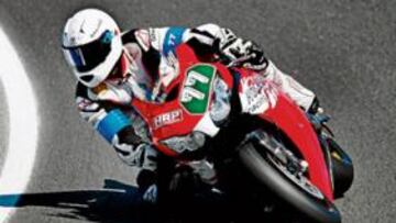 <b>MEJORAS CLARAS. </b>Schumacher demostró ayer sus avances en el pilotaje sobre dos ruedas y seguirá compitiendo para demostrar que es rápido también en moto.