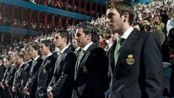 <b>HASTA LA BANDERA. </b>Todos los racinguistas arroparon a la plantilla verdiblanca en el homenaje tributado en la Sala Argenta del Palacio de Festivales de Santander.