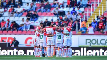 Players of Necaxa during the 1st round match between Necaxa and Atlas as part of the Torneo Clausura 2024 Liga MX at Victoria Stadium on January 14, 2024 in Aguascalientes, Aguascalientes, Mexico.