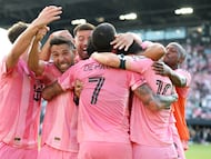 Dec 6, 2025; Fort Lauderdale, Florida, USA; Inter Miami midfielder Rodrigo de Paul (7) celebrates with teamamtes after scoring his goal against the Vancouver Whitecaps FC in the second half during the 2025 MLS Cup at Chase Stadium. Mandatory Credit: Nathan Ray Seebeck-Imagn Images