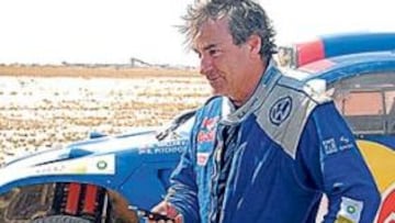 <b>CANSADO. </b>El rostro de Carlos Sainz refleja la dureza de la etapa de ayer en el Rally Ruta de la Seda.