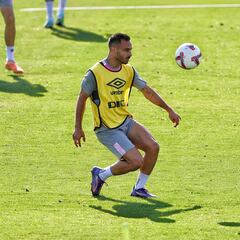 Álvaro compra su billete para Anoeta