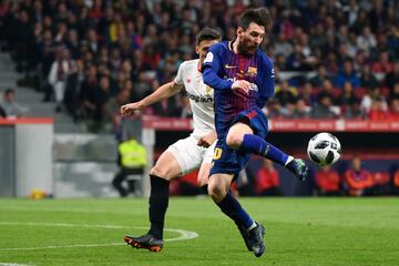 Clement Lenglet y Lionel Messi.