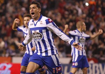 Su carrera profesional la ha desarrolaldo mayoritariamente en el Deportivo de la Coruña con el que ha vivido dos descensos y un ascenso. 236 son los aprtidos totales que ha disputado con el Deportivo de la Coruña y 50 goles anotados. 