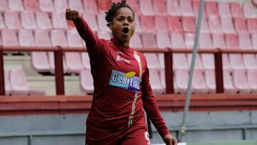 Jade celebra un gol con el Logro&ntilde;o