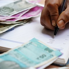 ¿Es legal contactar a familiares para reclamar una deuda según la Ley de Protección de Datos?