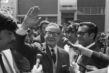 The coup d’état against Salvador Allende is one of the most emblematic episodes of the Cold War in Latin America. Allende was pursuing a socialist project through democratic means that worried Washington. U.S. intervention sought to halt that political experiment.