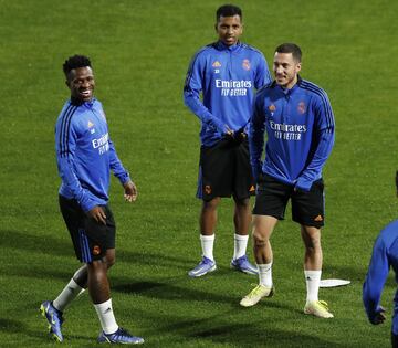 Hazard y Vinicius.