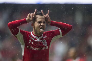 En un partido muy entretenido en el remodelado Nemesio Diez, los 'Diablos Rojos' del Toluca vencieron 3-2 al Necaxa. Los dirigidos por Cristante ya son terceros de la tabla 'calladitos' y se enfilan a una nueva clasificación a la 'Fiesta Grande' del fútbol mexicano. Por otro lado, Leaño y sus pupílos se desinflan poco a poco.