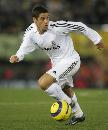 Visti¨® la camiseta del Real Madrid desde 2005 hasta 2007.