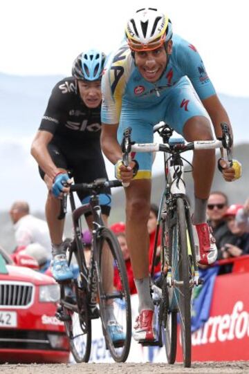 El ciclista italiano del equipo Astana, Fabio Aru, el británico del equipo Sky, Christopher Froome. 