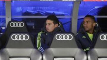 James Rodríguez y Danilo, en el banquillo el pasado domingo.