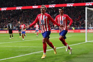 1-0. Antoine Griezmann celebra el primer gol que marca en el minuto 63 de partido.