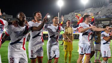 Paris Saint-Germain players celebrate winning the UEFA Champions League league phase day 2 football match between FC Barcelona and Paris Saint-Germain (PSG) at the Estadi Olimpic Lluis Companys in Barcelona, on October 1, 2025. (Photo by Josep LAGO / AFP)