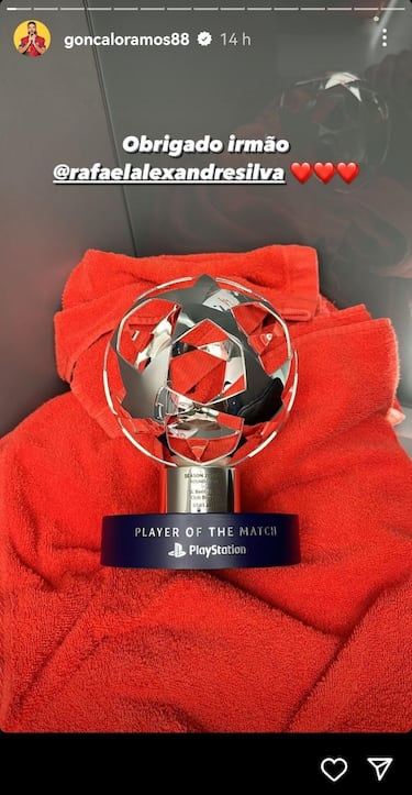 Rafa Silva regala su MVP a Gonçalo Ramos