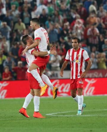 2-2. Hemed celebra el gol del empate.