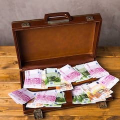 Los 11 maletines más sonados en la historia del fútbol de España