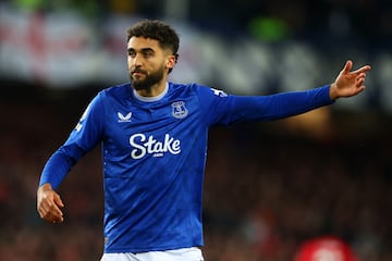 Tras nueve a?os en el Everton, termina contrato en verano y todav¨ªa no ha firmado la renovaci¨®n. Interesa a varios clubes de la Serie A italiana.