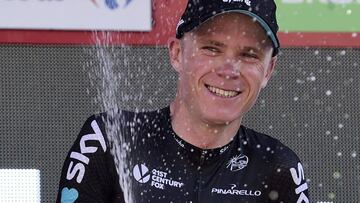 Chris Froome celebra su victoria en la contrarreloj de Calpe en la Vuelta a Espa&ntilde;a 2016.