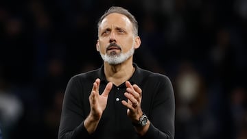 El entrenador de la Real Sociedad Pellegrino Matarazzo al finalizar el partido de la jornada 24 de LaLiga entre el Real Madrid y la Real Sociedad en el estadio Santiago Bernabéu. EFE/Sergio Pérez