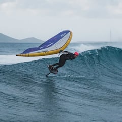 Repóker histórico de Nia Suardiaz: gana también en Waves