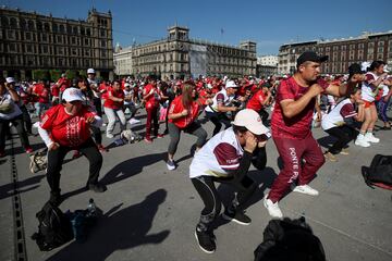 La plancha del Zócalo de Ciudad de México acogió una clase masiva de boxeo y, por segundo año consecutivo, se batió un récord mundial con más de 30.000 alumnos. El acto contó con la presencia de los campeones Julio César Chávez, Jaime Minguía o Humberto González, así como la del presidente del Consejo Mundial de Boxeo, Mauricio Sulaimán