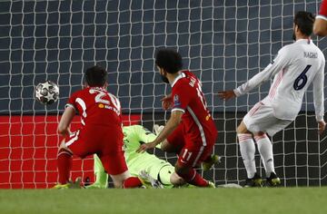 2-1. Mohamed Salah marcó el primer gol.
