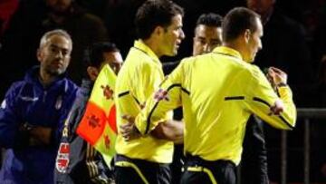 El linier que recibió el paraguazo, el catalán Aguilar Rodríguez, será sustituido por el cántabro Díaz Casado.