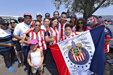 Los aficionados ya calientan el previo a la Final del Clausura 2017 que se disputará en el Estadio Chivas