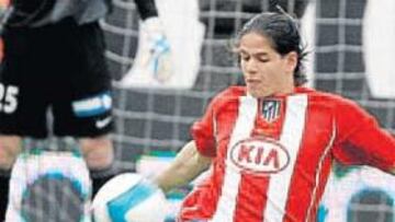 <b>CALIDAD. </b>Zé Castro es un central con unas notables cualidades técnicas.