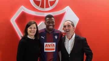 Garagarza, con la presidenta Gorostiza y Diop