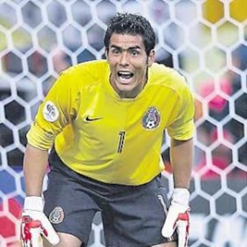 <b>GARRA. </b>Oswaldo Sánchez se ha ganado la titularidad con su selección.