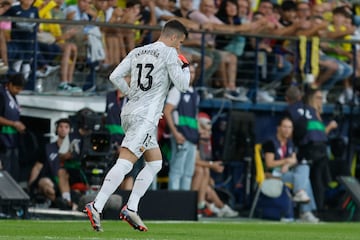 Iñaki Peña will fill in before Szczesny's arrival.


