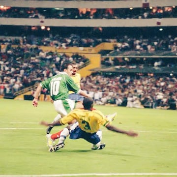 En uno de los partidos más importantes del Tri, el 'Divo de Tepito' realizó una jugada mágica dentro del área de Brasil para encaminar a México a su único título de Confederaciones en 1999.