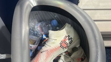 Cucurella pide perdón y Carragher no tiene piedad: "Es culpa tuya"