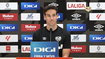 Íñigo Pérez, DT de Rayo Vallecano, molesto por versiones del tema James Rodríguez.
