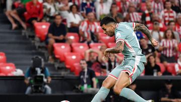 Atletico Madrid's Argentinian forward #10 Angel Correa shoots to score during the Spanish League football match between Athletic Club Bilbao and Club Atletico de Madrid at the San Mames stadium in Bilbao on August 31, 2024. (Photo by ANDER GILLENEA / AFP)