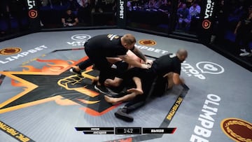 Era tal la paliza que saltó su entrenador a defenderle: la que se lía es tremenda