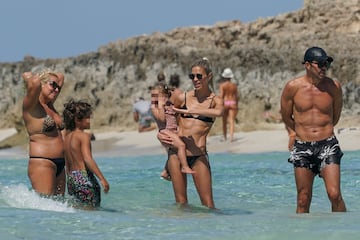 El entrenador del Atlético de Madrid se está tomando unos días de merecido descanso con su familia en las playas de las Islas Baleares.