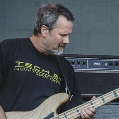 "Fascista": bajista de Faith No More critica a Kast y dice que su candidatura lo "entristece"