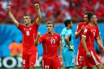 0-3  Xherdan Shaqiri celebra el tercer gol.