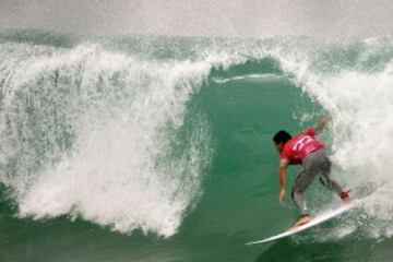 El brasileño Adriano De Souza, una de las promesas del surf de Brasil.