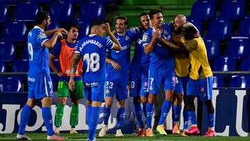Getafe&#039;s Spanish forward Jaime Mata (3R) celebrates with teammates after scoring during the Spanish League football match between Getafe and Real Sociedad at the Coliseum Alfonso Perez stadium in Getafe near Madrid on June 29, 2020. (Photo by JAVIER 