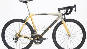 Passoni dona una bici exclusiva para ayudar a un hospital