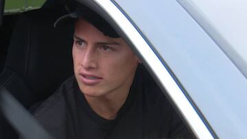 Un fan aborda a James indignado por las puntuaciones del FIFA: "Que te han puesto un 55...!"