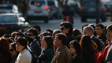 15 Noviembre 2009
Gente caminando en Apoquindo con Tobalaba