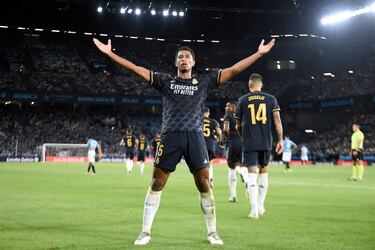 0-1. Jude Bellingham celebra el primer gol que marca en el minuto 80 de partido.